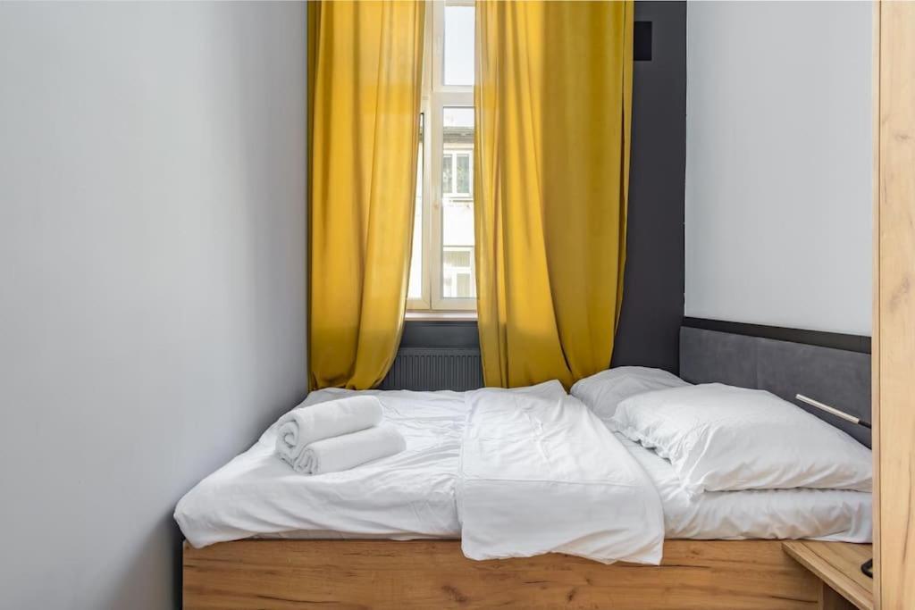 Apartment Jaracza 6 B *